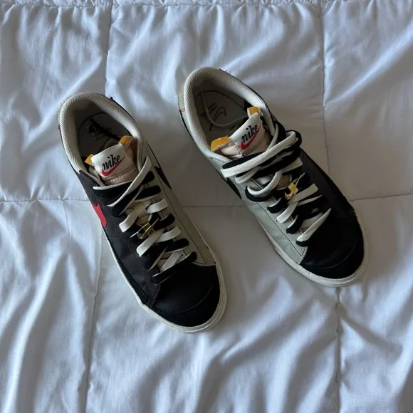 Nike Blazer Low ‘77 Black Natural Removable Swoosh Sneaker